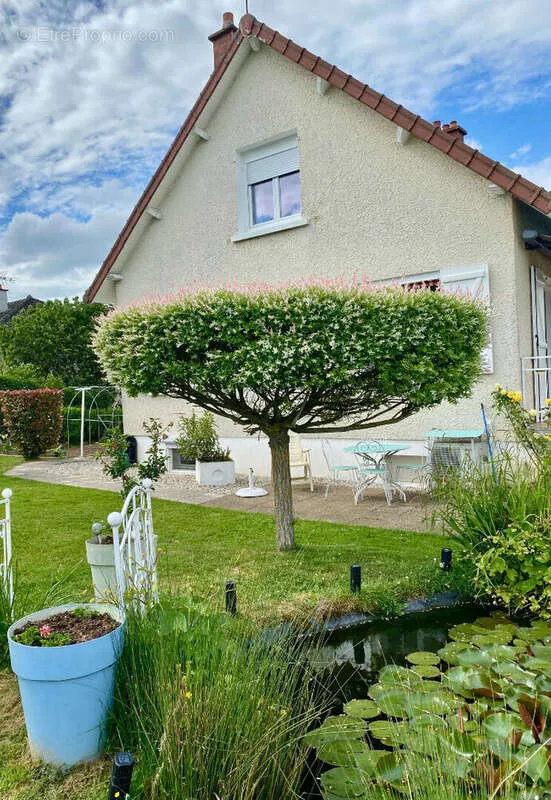 Jardin - Maison Rénovée au Calme avec Jardin à Gueugnon