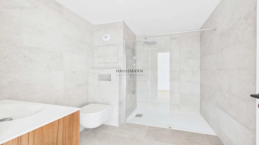 Bagni - Apartment with Loggia in Paris XVII