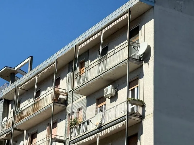 Välivaade - Elegant Duplex with Balconies in Voghera Centre