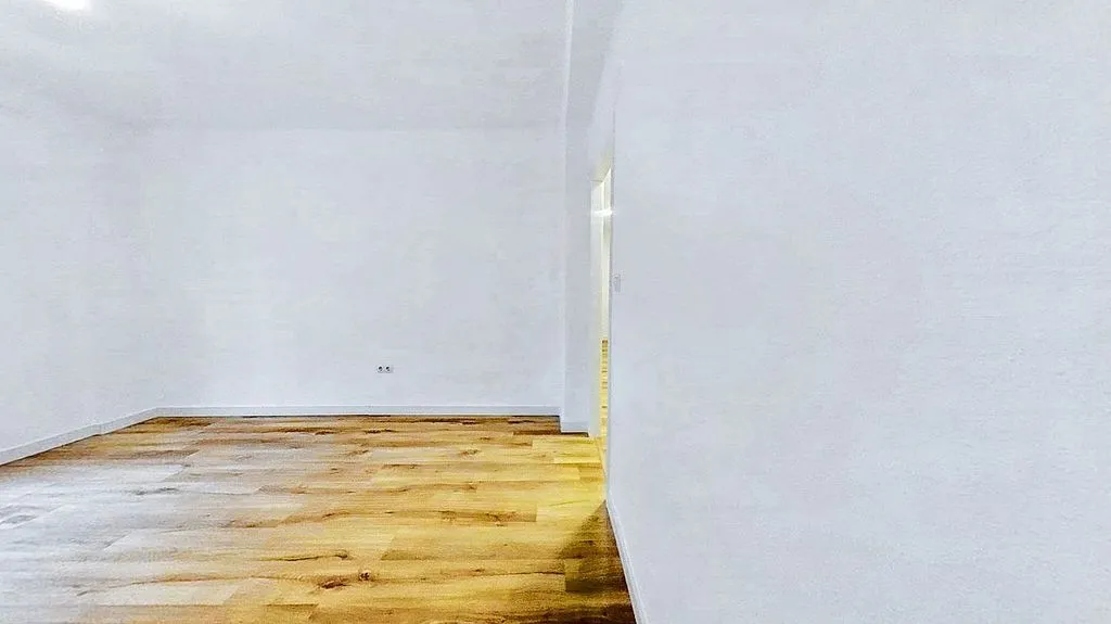 Rooms - Three-Bedroom Apartment with Terrace in Sedaví