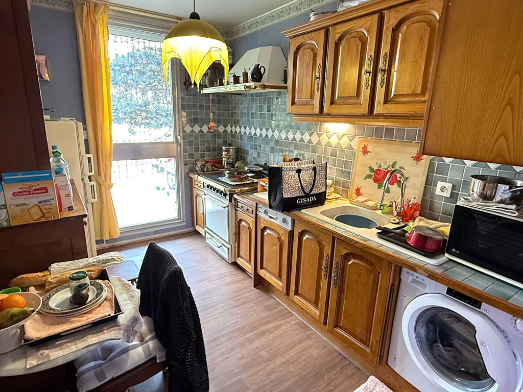 Kitchen - 2-Bedroom Flat with Balcony in Caen