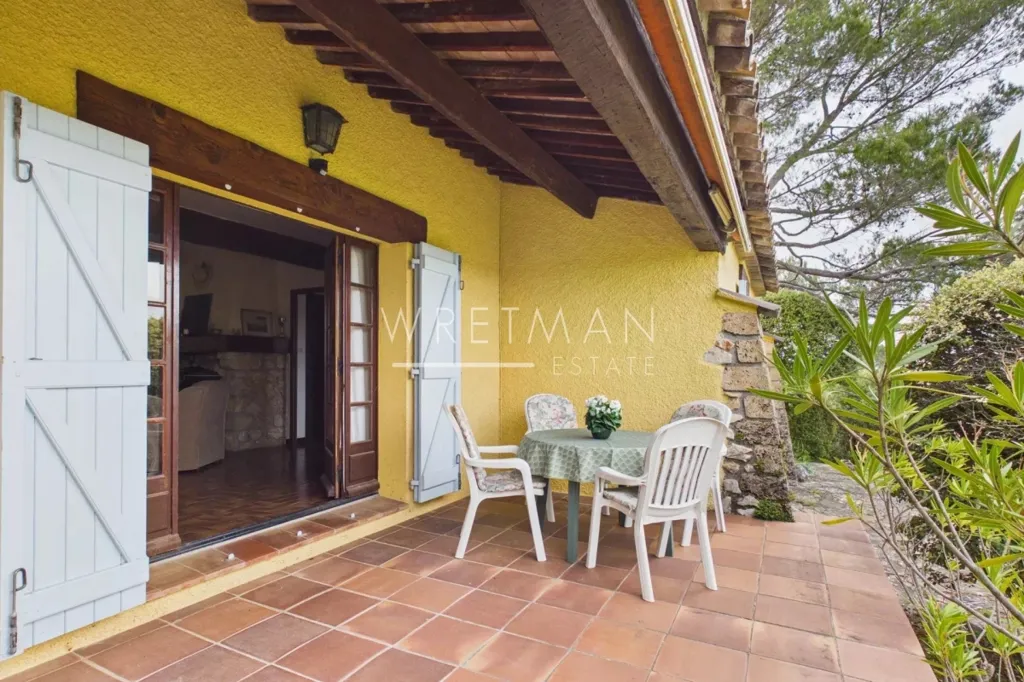 Terrasse - Maison avec Vue sur la Campagne à Tourtour