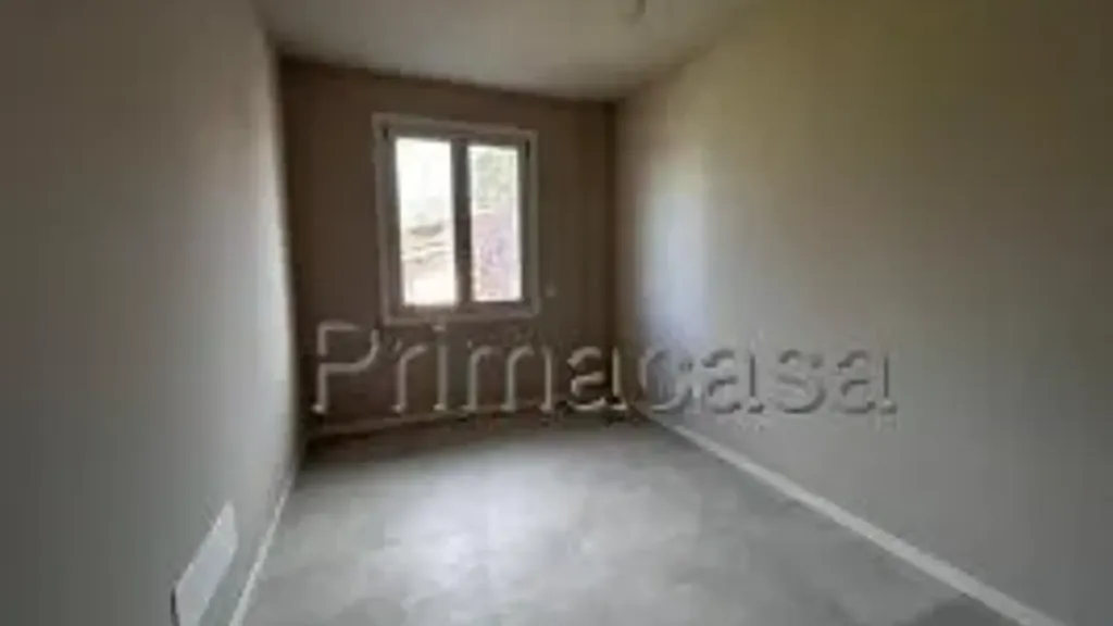 Pièces - New Four-Bedroom Apartment with Parking in Prevalle
