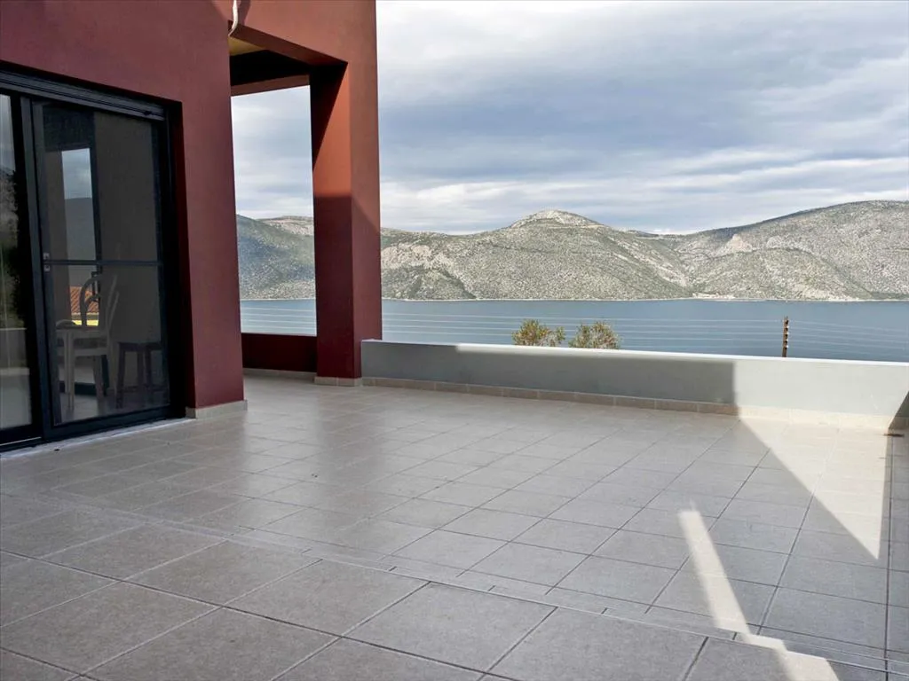 Terrass - 3-Bedroom Sea View Flat in Skorponeria