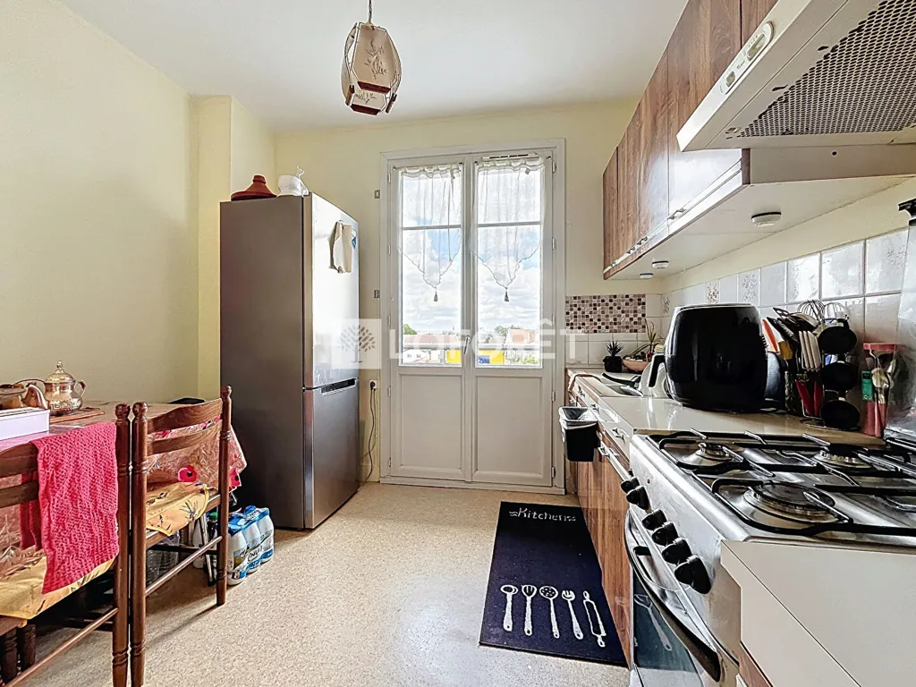 Köök - Three-Bedroom Flat with Balcony in Chaumont