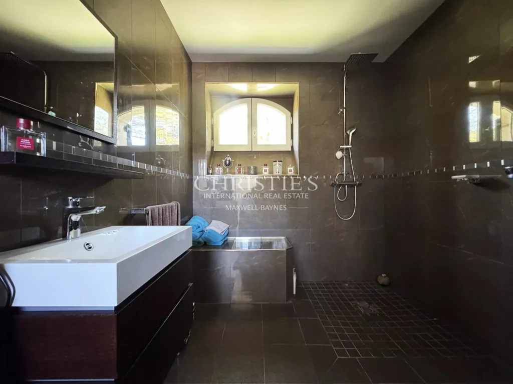 Salles de bain - Villa Familiale avec Piscine près de Royan