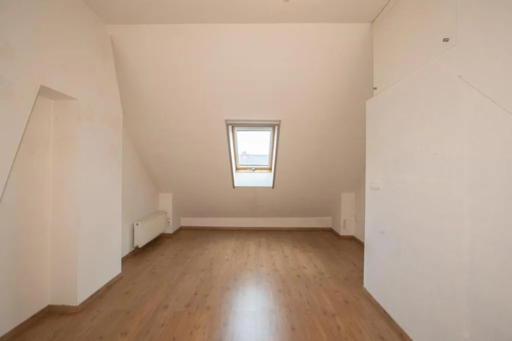 Pièces - Appartement de 2 Façades avec Visite Virtuelle à Proximité de la Gare