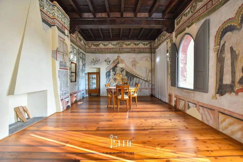 Söögituba - Historic Villa with Private Garden in Azzate