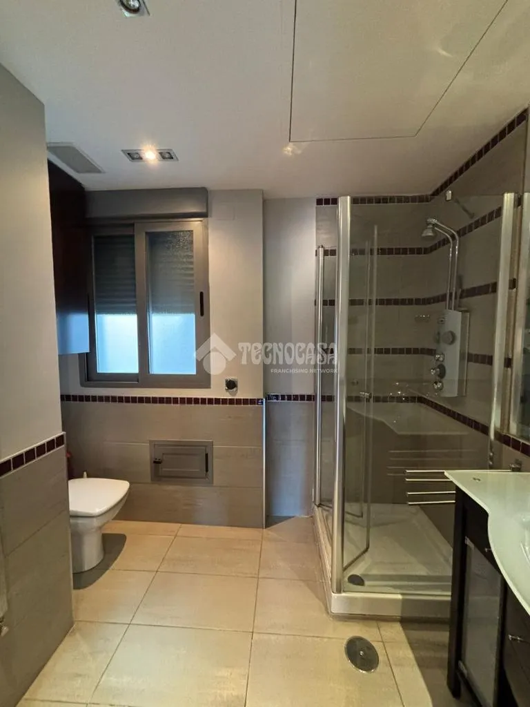 Salles de bain - Reformed Flat with Balcony Views in Salamanca