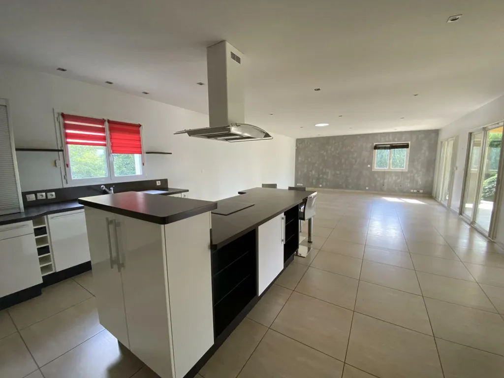 Kitchen - Villa with Pool near Villefranche-sur-Saône