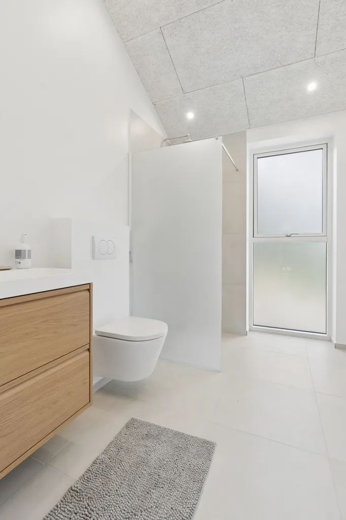 Salles de bain - New Summerhouse with Large Windows in Asserbo