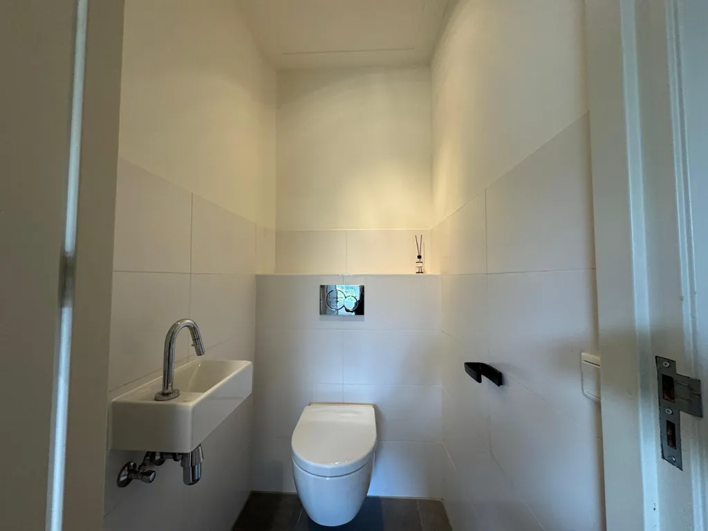 Salles de bain - High-Quality Renovated Apartment in Stadionbuurt