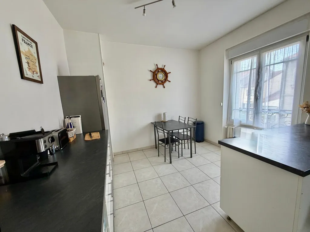 Köök - Charming Townhouse with Garden in Verdun
