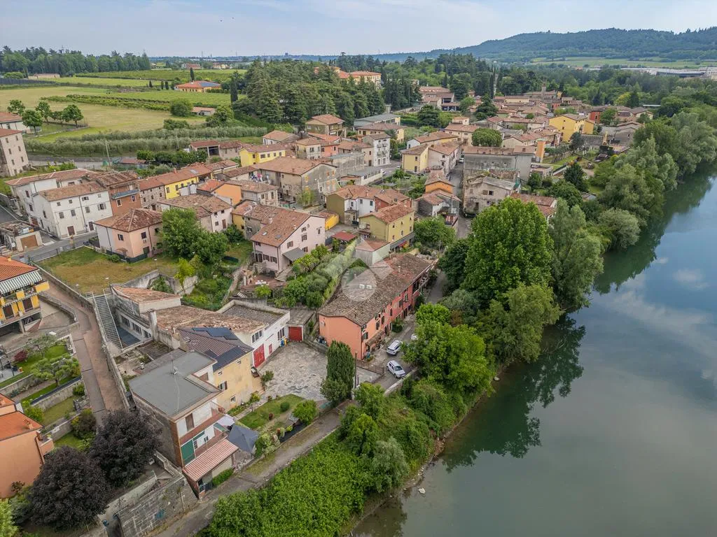 Rustic House with River View near Verona
