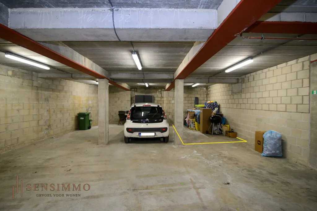 Garage - Appartement Moderne avec Terrasse à Maasmechelen