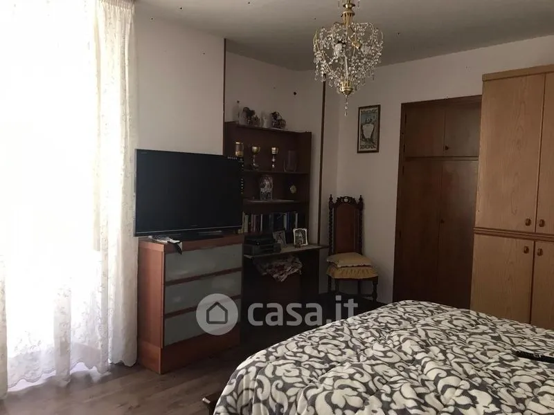 Chambres - Central Quadrilocale with Balcony in Sanremo