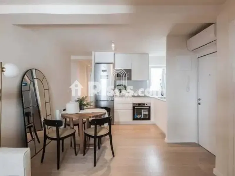 Dining Room - Modern Flat with Balcony in Guindalera