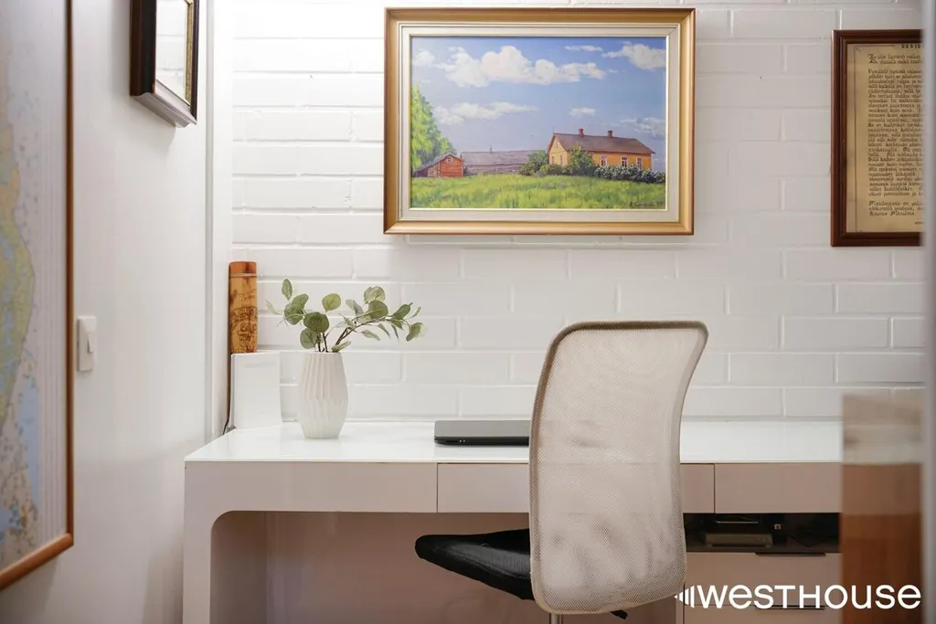 Office - Two-Storey Apartment with Balcony in Westend