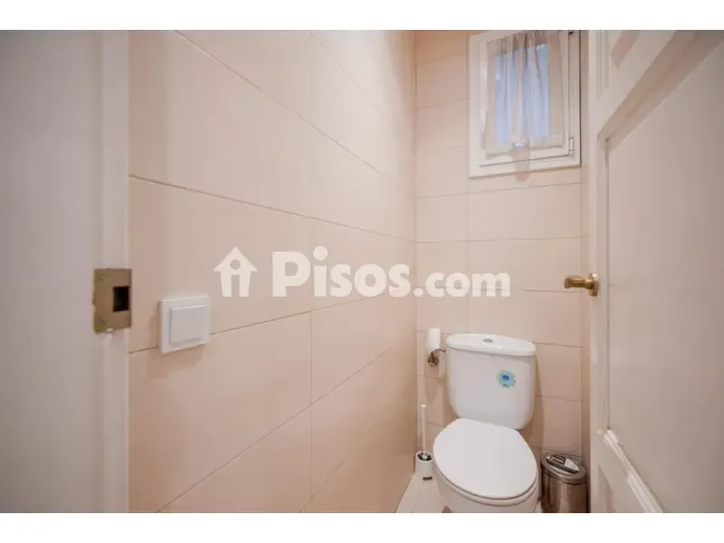Vannitoad - Spacious Apartment with Modern Kitchen in Girona