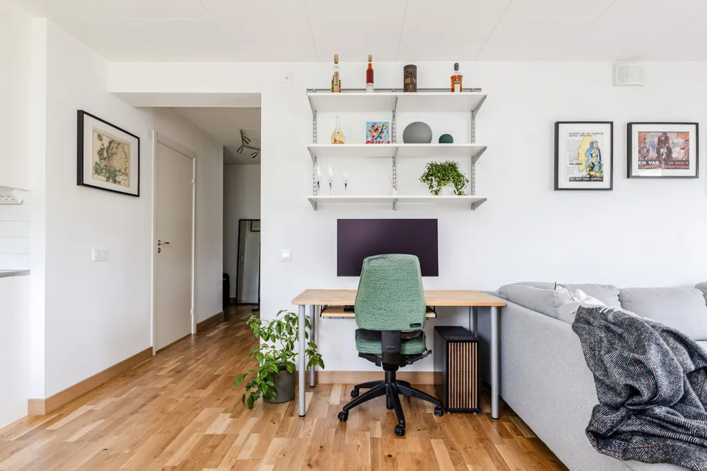 Bureau - Bright Two-Bedroom with Balcony in Åkersberg