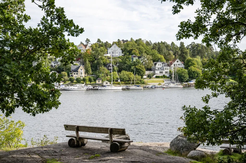 Cottage with Garden in Skuruparken, Nacka