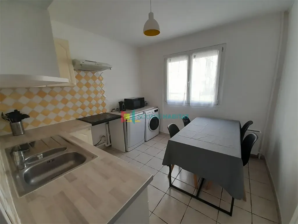 Cuisine - Appartement Meublé 4 Pièces avec Balcon à Rennes Sud