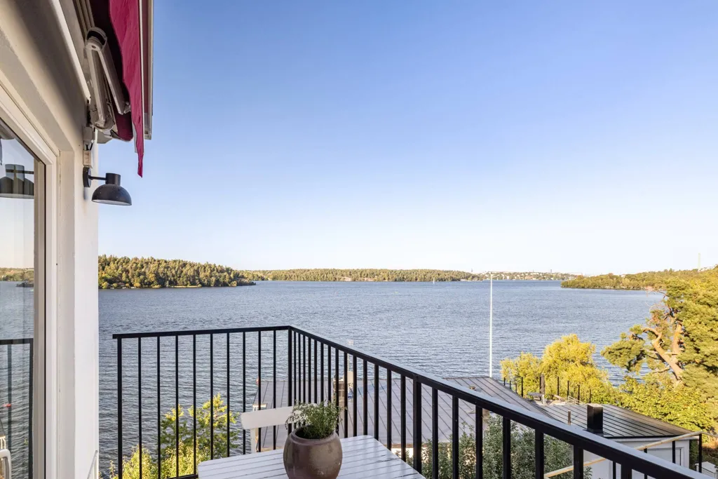 Balcony - Modern Apartment with Mälaren View in Mälarhöjden