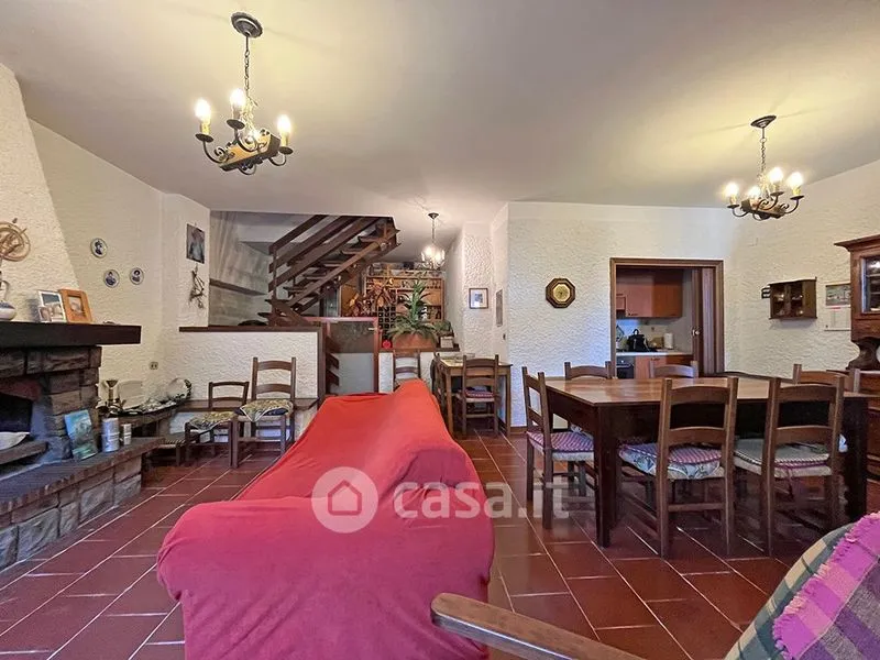 Salle à manger - Terraced House with Mountain View in Barisciano