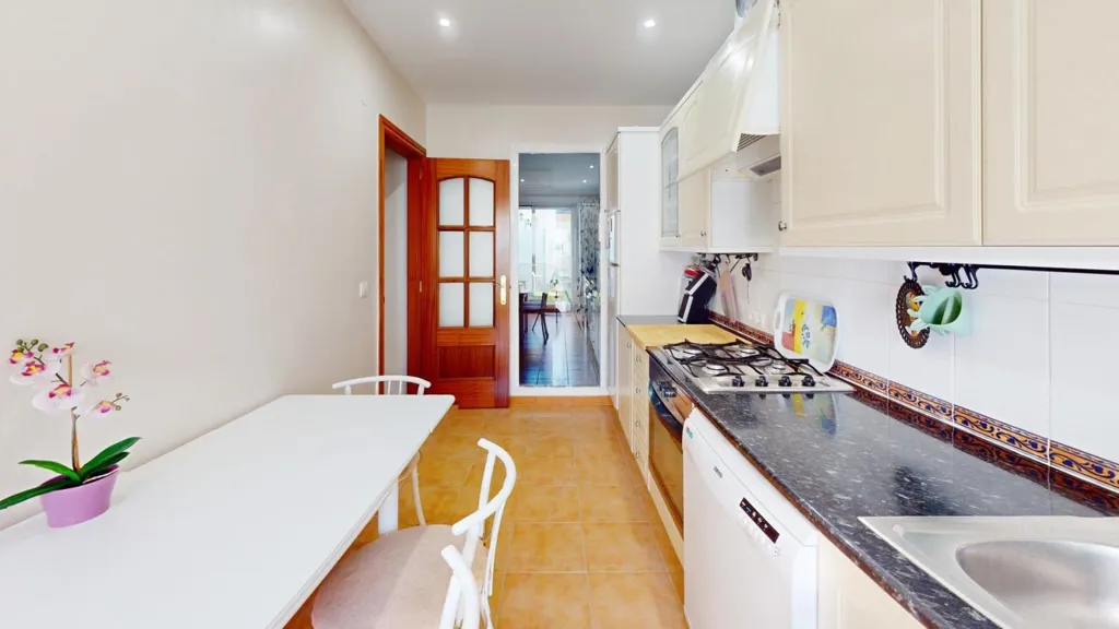 Kitchen - 2-Bedroom Flat with Pool in Los Boliches, Fuengirola