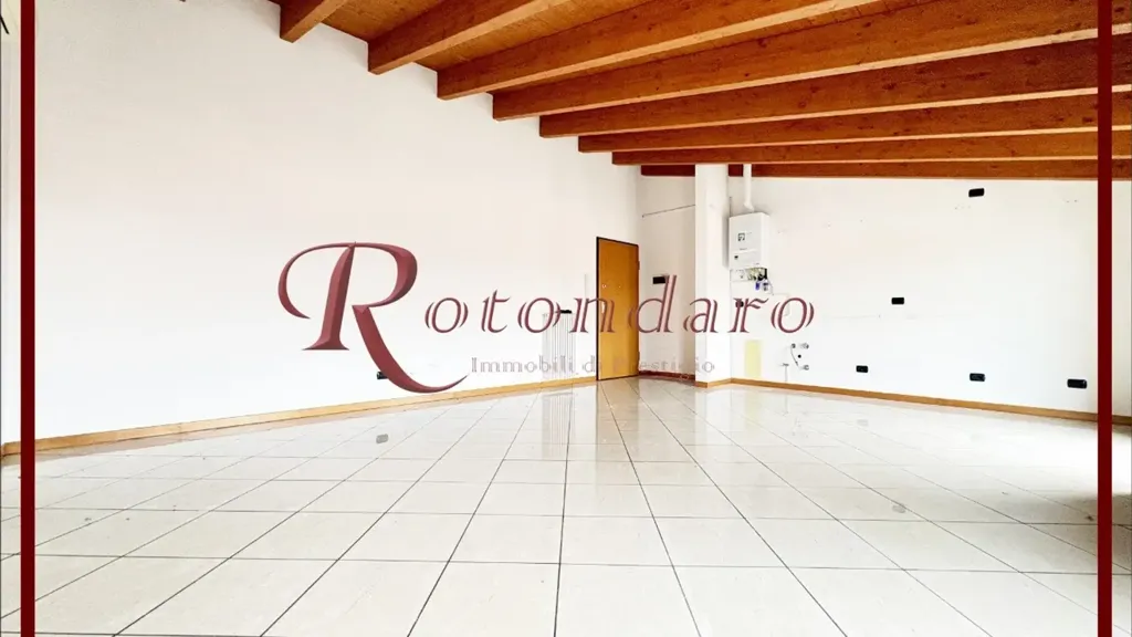 Pièces - Mansarded Flat with Balcony in Milan