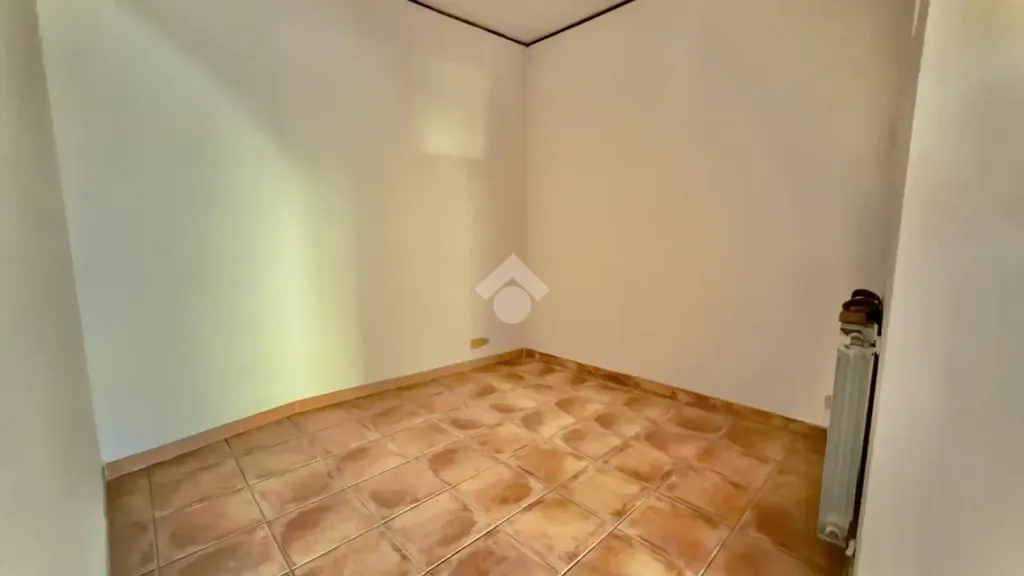 Toad - Bright Studio with Potential for Conversion in Castelnuovo di Porto