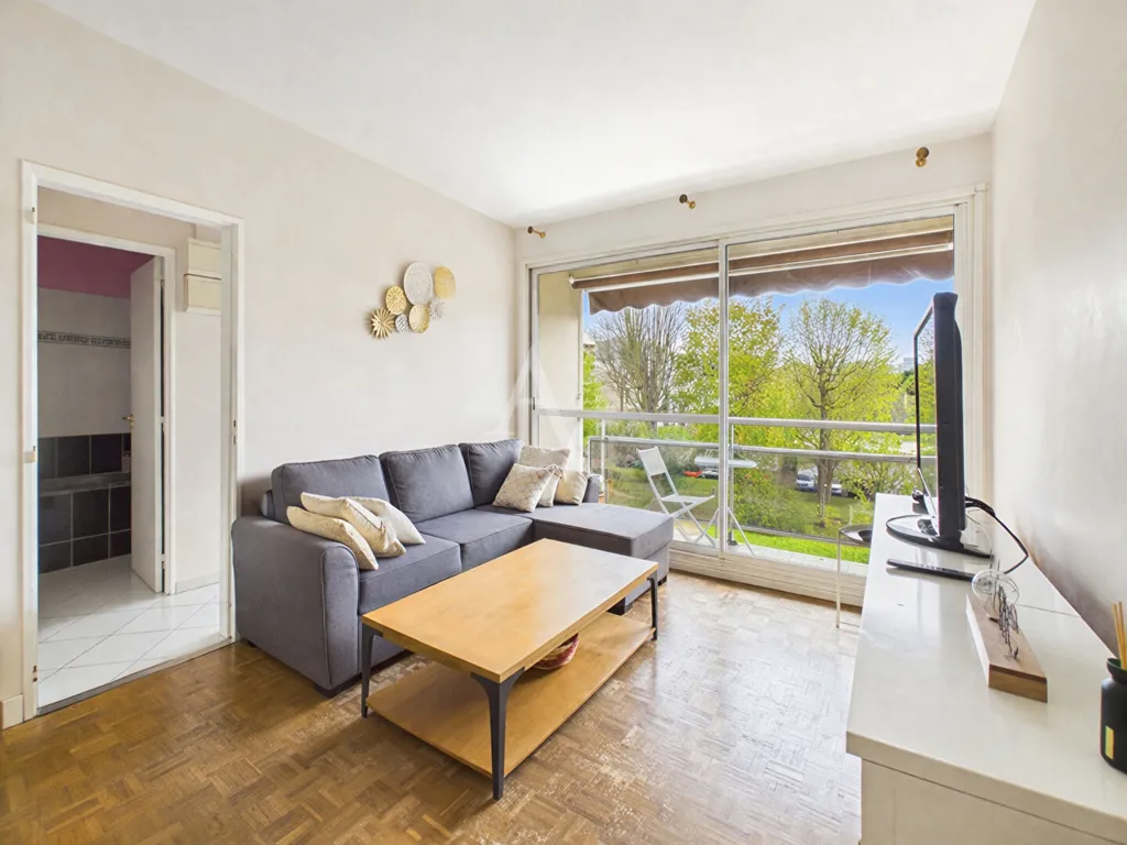 Elutuba - Apartment with Balcony in Créteil
