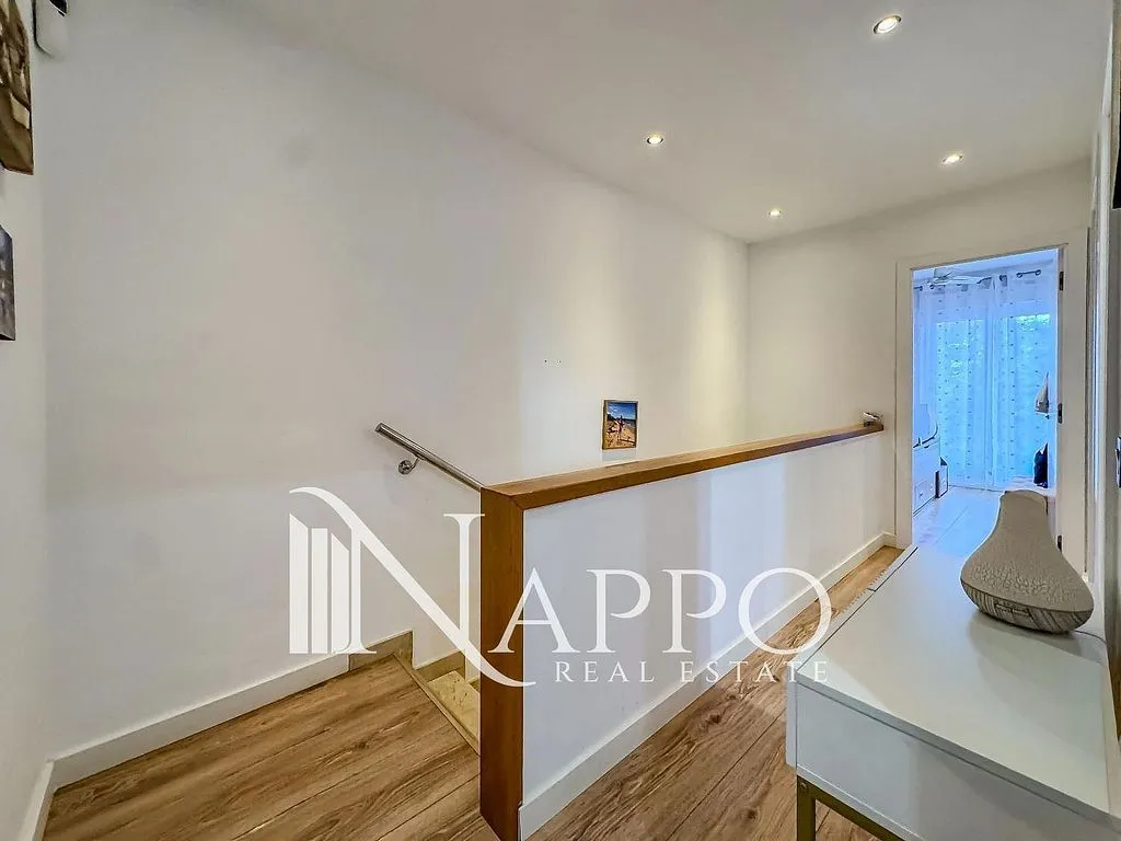 Entrée - Four-Bedroom Linked House with Pool in Son Ferrer