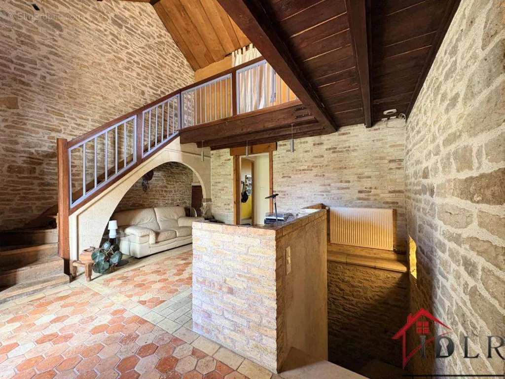Séjour - Maison Authentique avec Jardin à Petit-Mercey