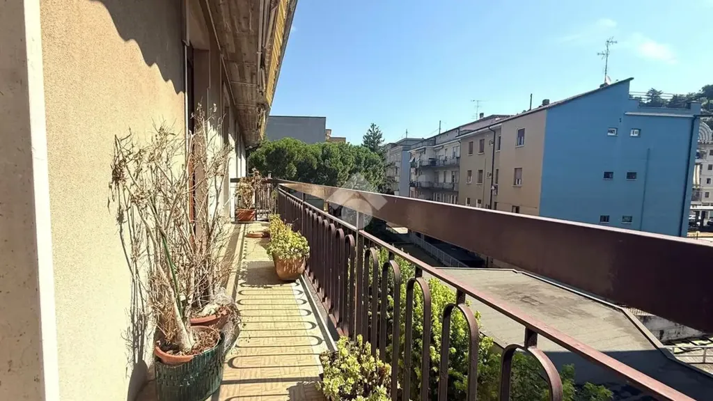 Balcon - Apartment with Balcony and Garden in Brescia