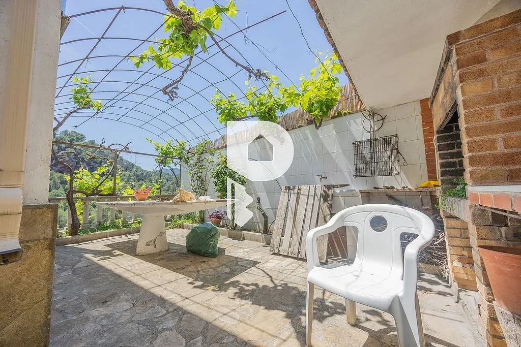 Terrace - Chalet with Pool and Terrace in Corbera de Llobregat