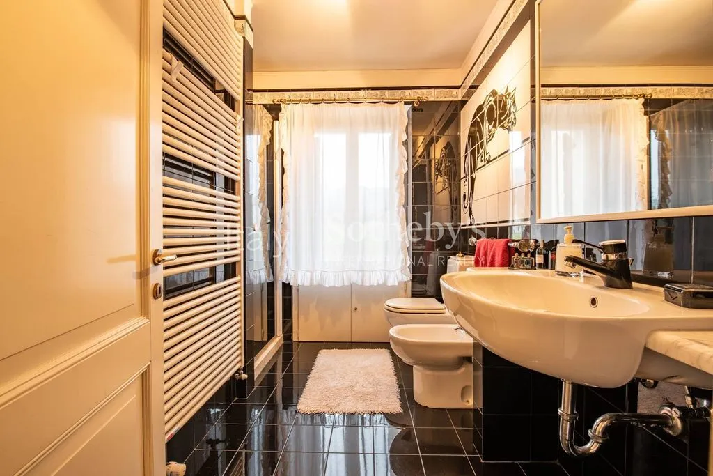 Salles de bain - Historic Villa with Panoramic Pool in Vittorio Veneto