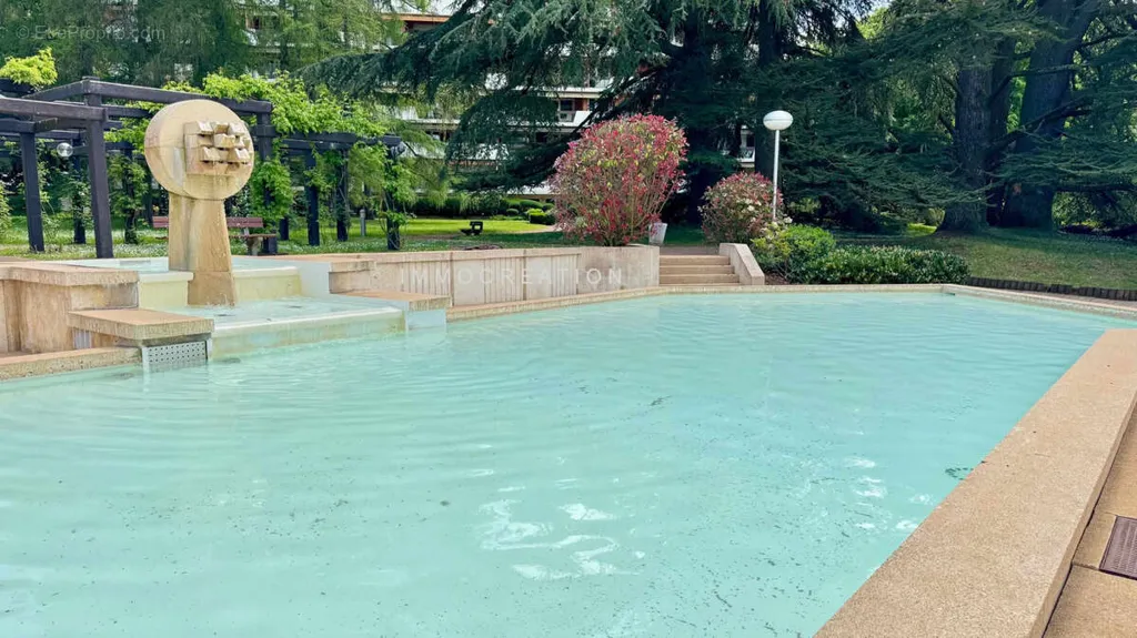 Bassein - Luxury Flat with South-Facing Terrace in Écully