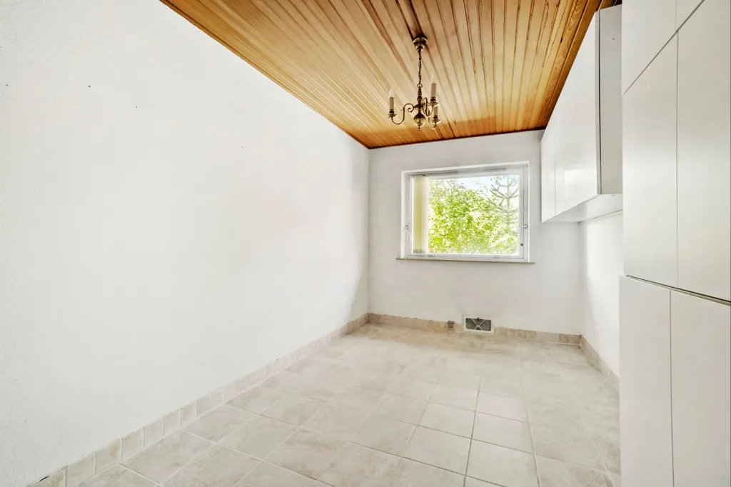 Toad - Large Villa for Modernisation in Albertslund