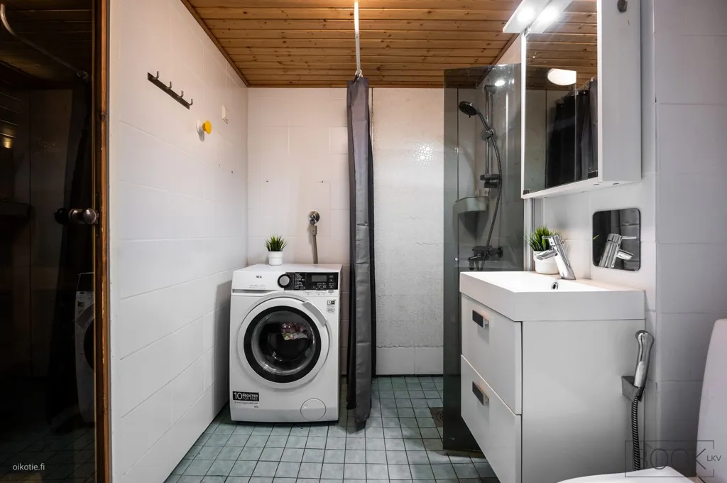 Salles de bain - Spacious Apartment with Garden in Mäntylä, Oulu