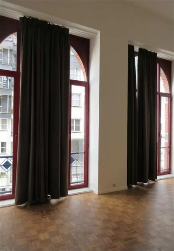 Stanze - Duplex with High Ceilings near Squares District