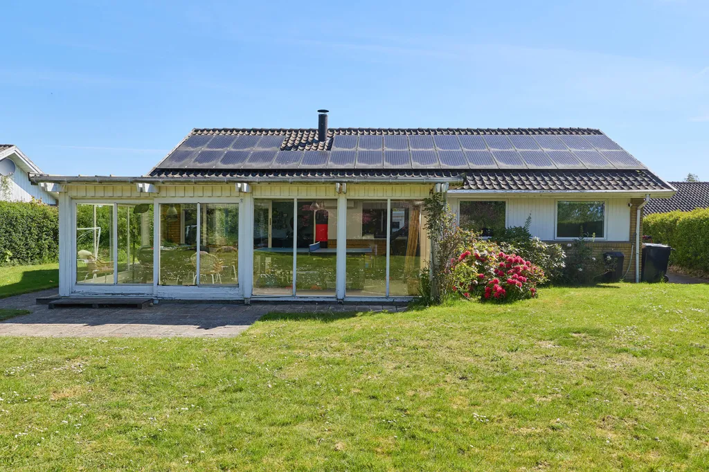 Exterior - Modernised Villa with Garden in Stenløse