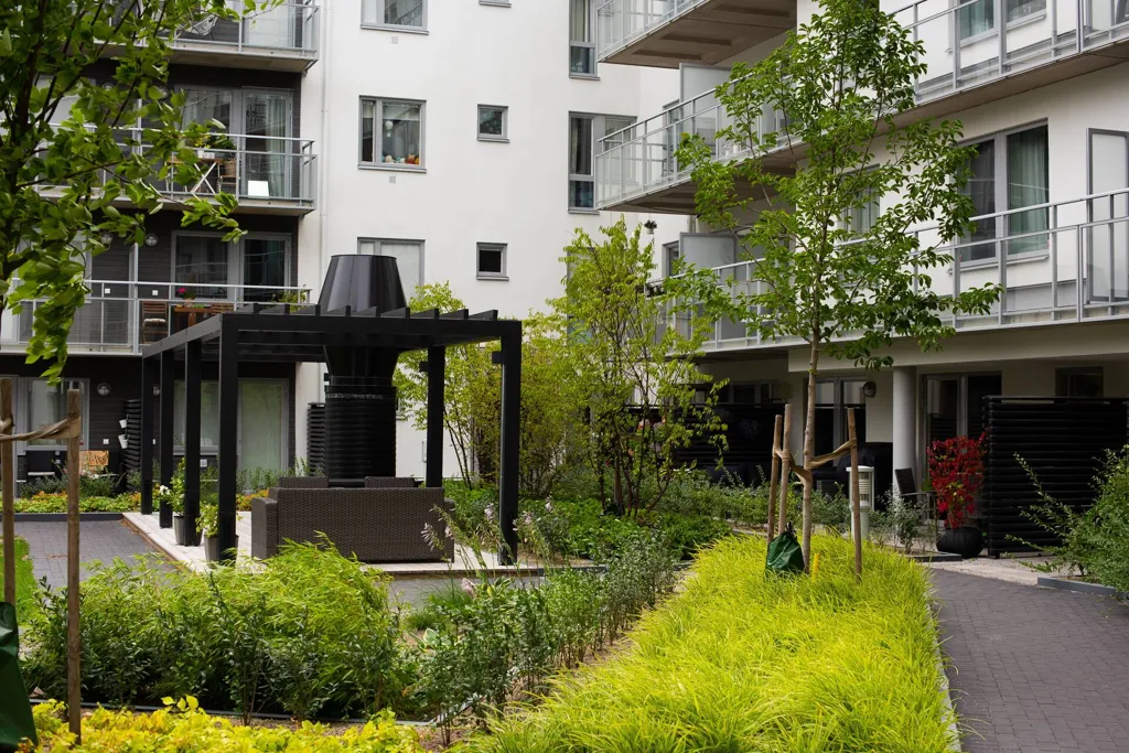 Garden - Apartment with West-Facing Balcony in Sundbyberg