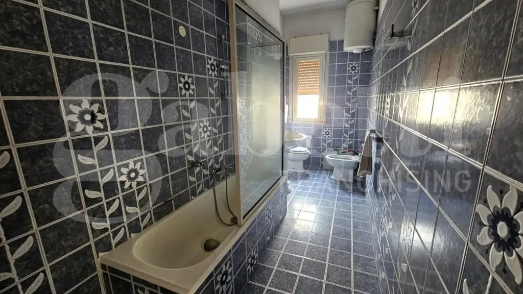 Salles de bain - Spacious Apartment with Balcony in Messina