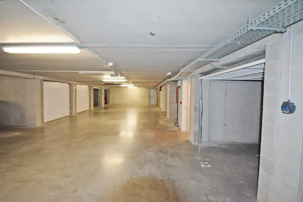 Garage - Garagebox Centrale près de la Lippenslaan