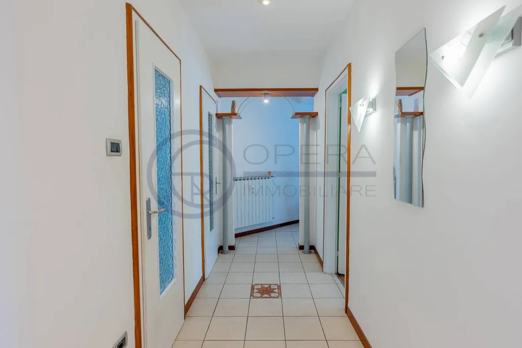 Esik - Apartment with Balcony in Trieste
