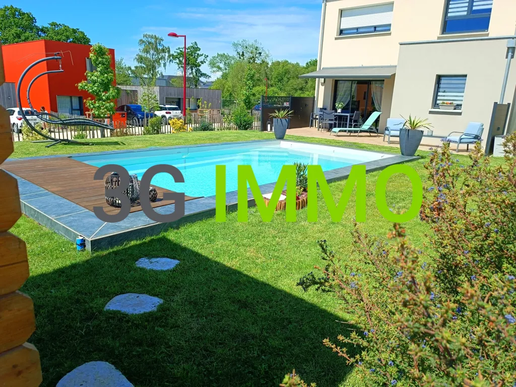 Piscine - Maison Contemporaine avec Piscine à Romillé