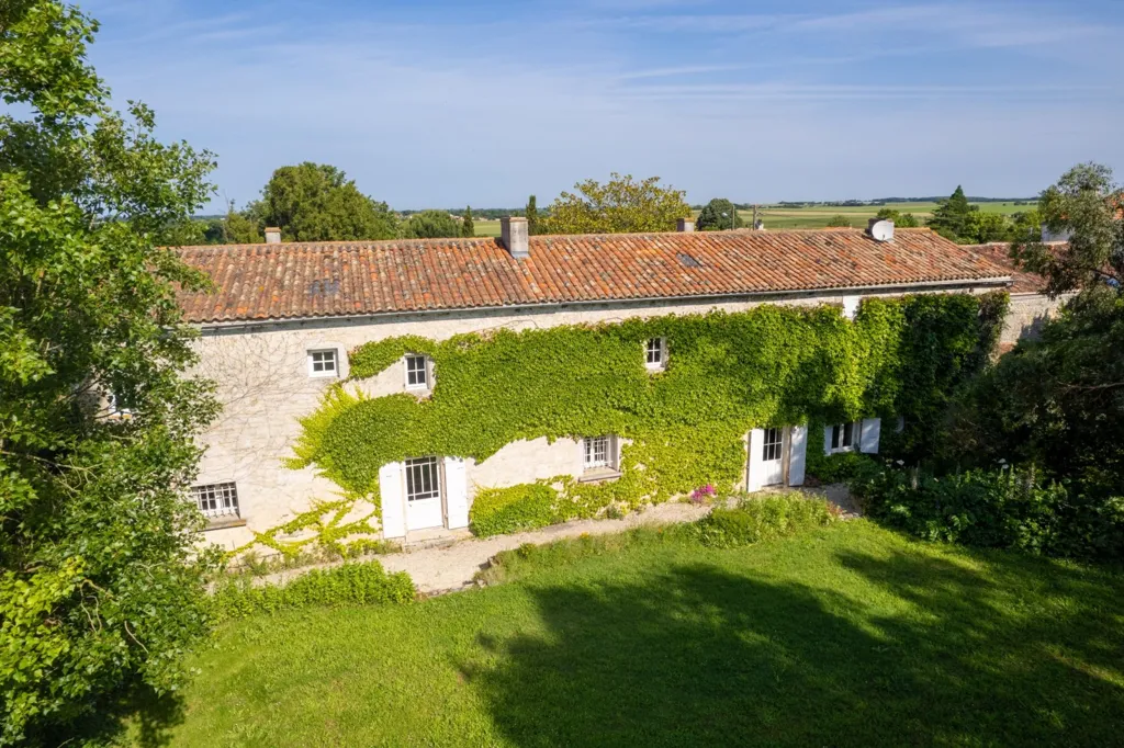 Vue aérienne - Maison Napoléonienne à 15 min de Châtelaillon-Plage