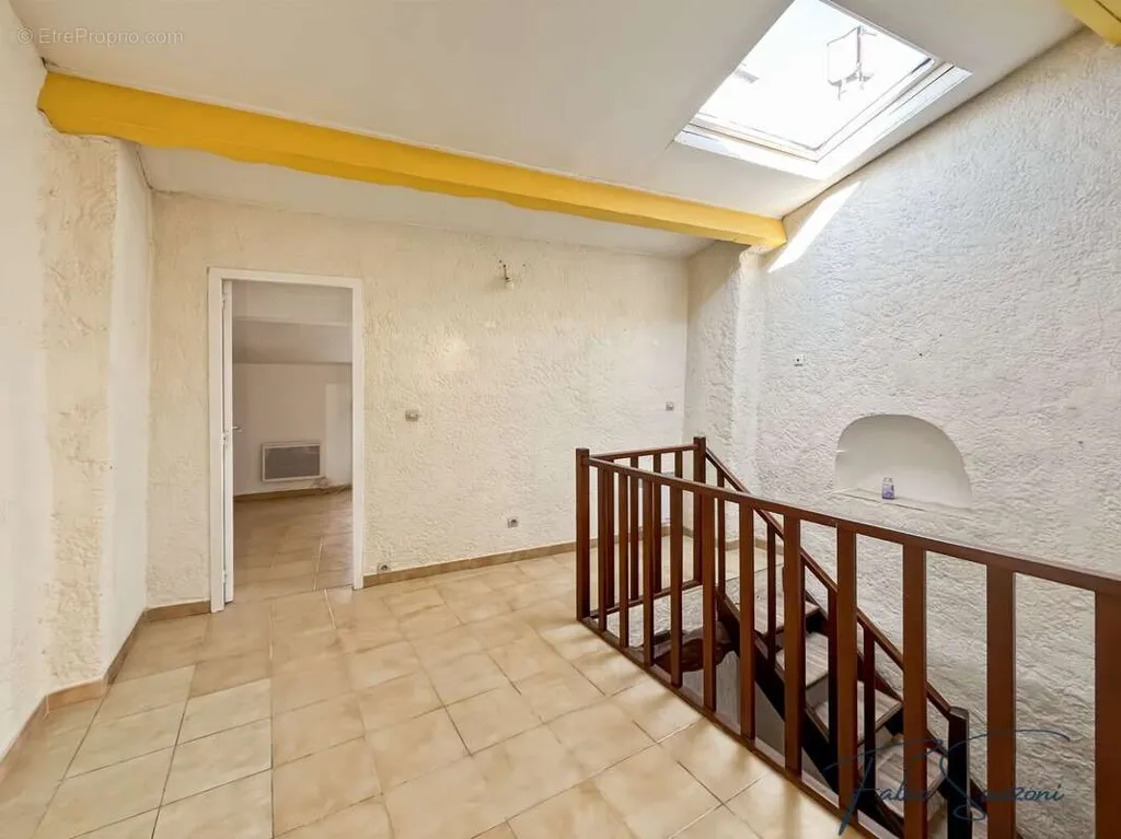 Pièces - Appartement Duplex avec Terrasse en Centre-Village à Gareoult