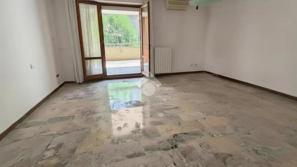 Pièces - Four-Room Apartment with Terrace in Milan